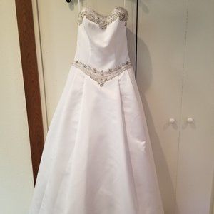 Casablanca Wedding Gown Size 12 Style 1802